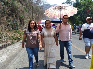 Asiste Lupita Ramírez a la Conmemoración de la Obra " El Mártir del Gólgota"