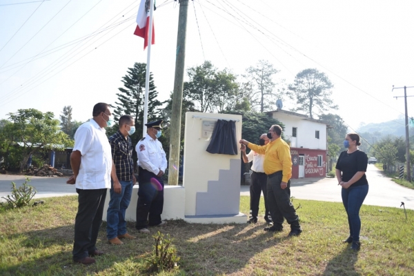 Develan "placa en honor" a Marinos y Brigadista de la CONAFOR