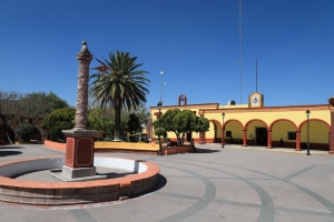 Cabildo colonense niega licencia "definitiva" a Añejandro Ochoa.