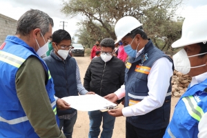 Supervisa Filiberto Tapia ampliación de redes de energía eléctrica en Colón