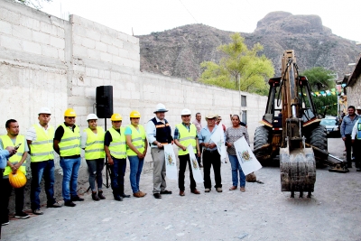 Urbanizan Calles en San Juanico