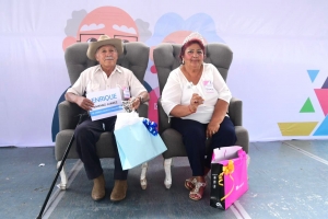 Coronan a "Reina y Abuelo de Oro" Ezequiel Montes 2022