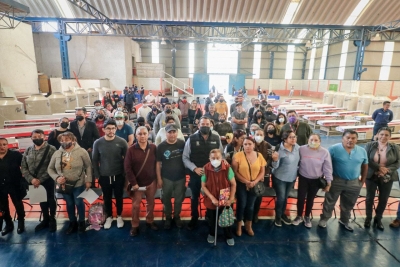 Roberto Cabrera entrega apoyos a 110 familias como parte del Programa Adelante Mi Querido San Juan