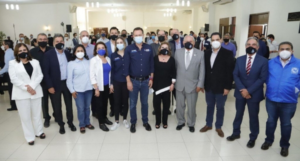 Se compromete Kuri a trabajar de la mano con notarios